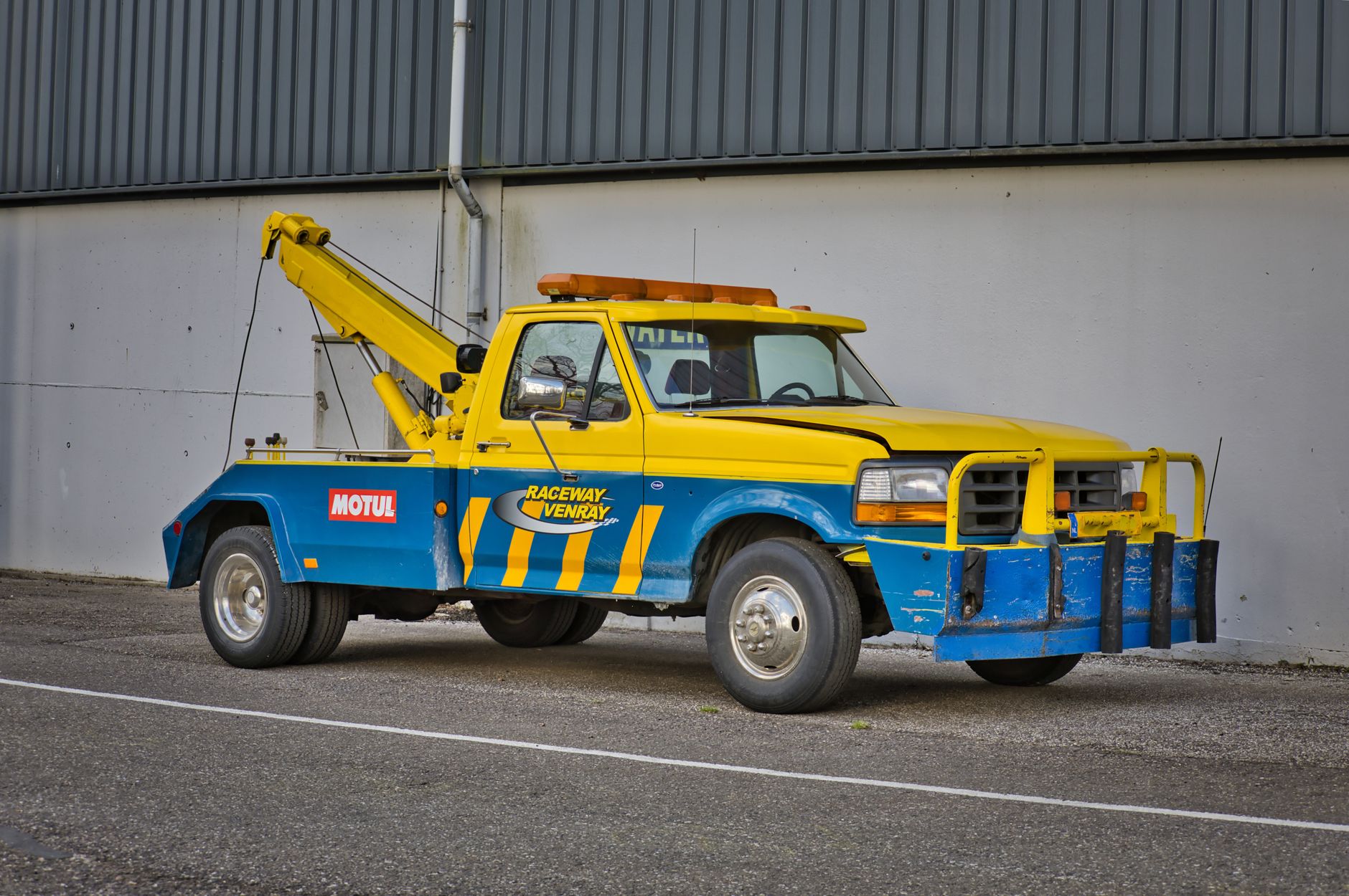 Remorquage voiture équipe à Suresnes